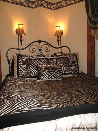 Heart Of The Hills Inn Eureka Springs Room photo