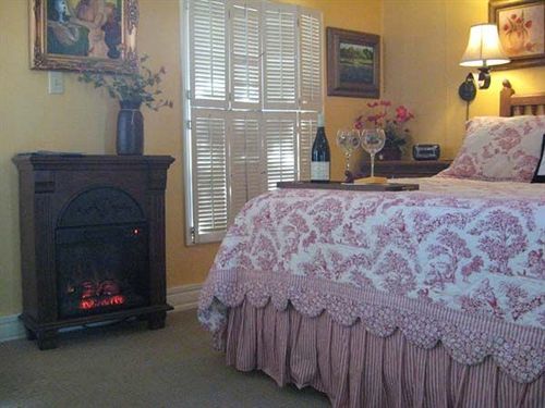 Heart Of The Hills Inn Eureka Springs Room photo